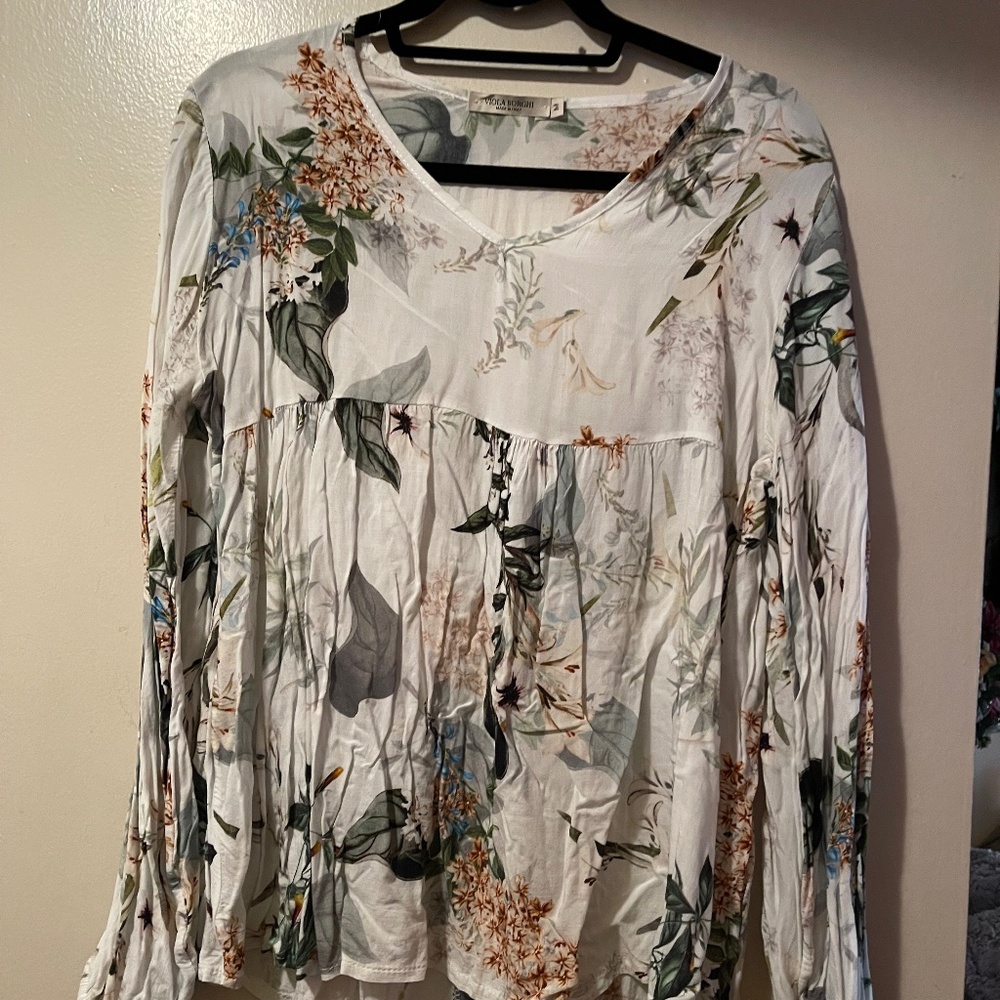 Women’s long sleeve top